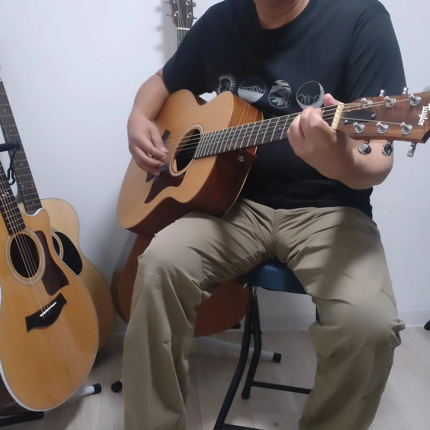 ギターだらけになってしまいました…